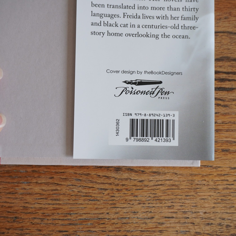 The Boyfriend Freida McFadden Book of the Month BOTM Hardcover Thriller 2024 - Picture 5 of 5